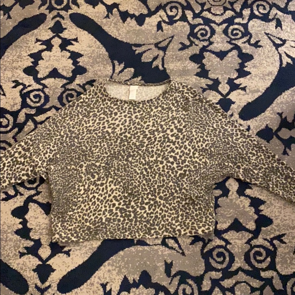 Super soft H&M Leopard Sweater - Picture 2 of 7